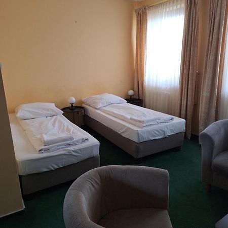 Hotel Malwa Ostrów Wielkopolski Buitenkant foto