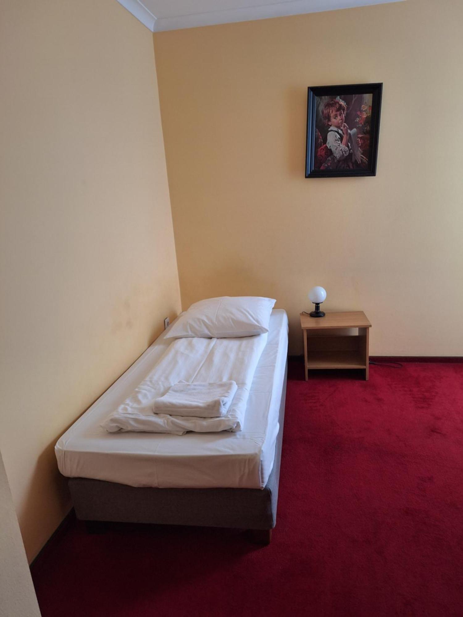 Hotel Malwa Ostrów Wielkopolski Buitenkant foto