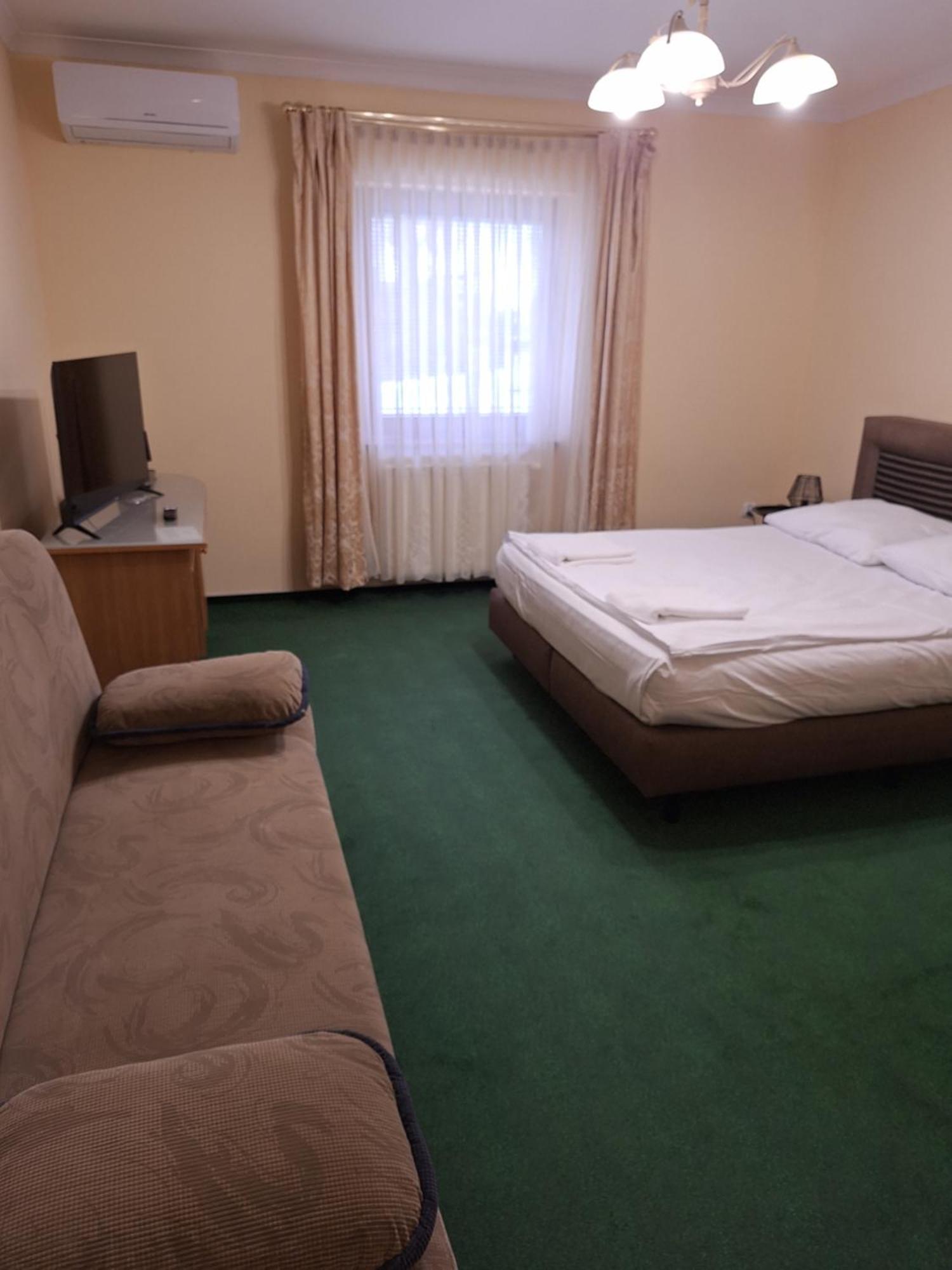 Hotel Malwa Ostrów Wielkopolski Buitenkant foto