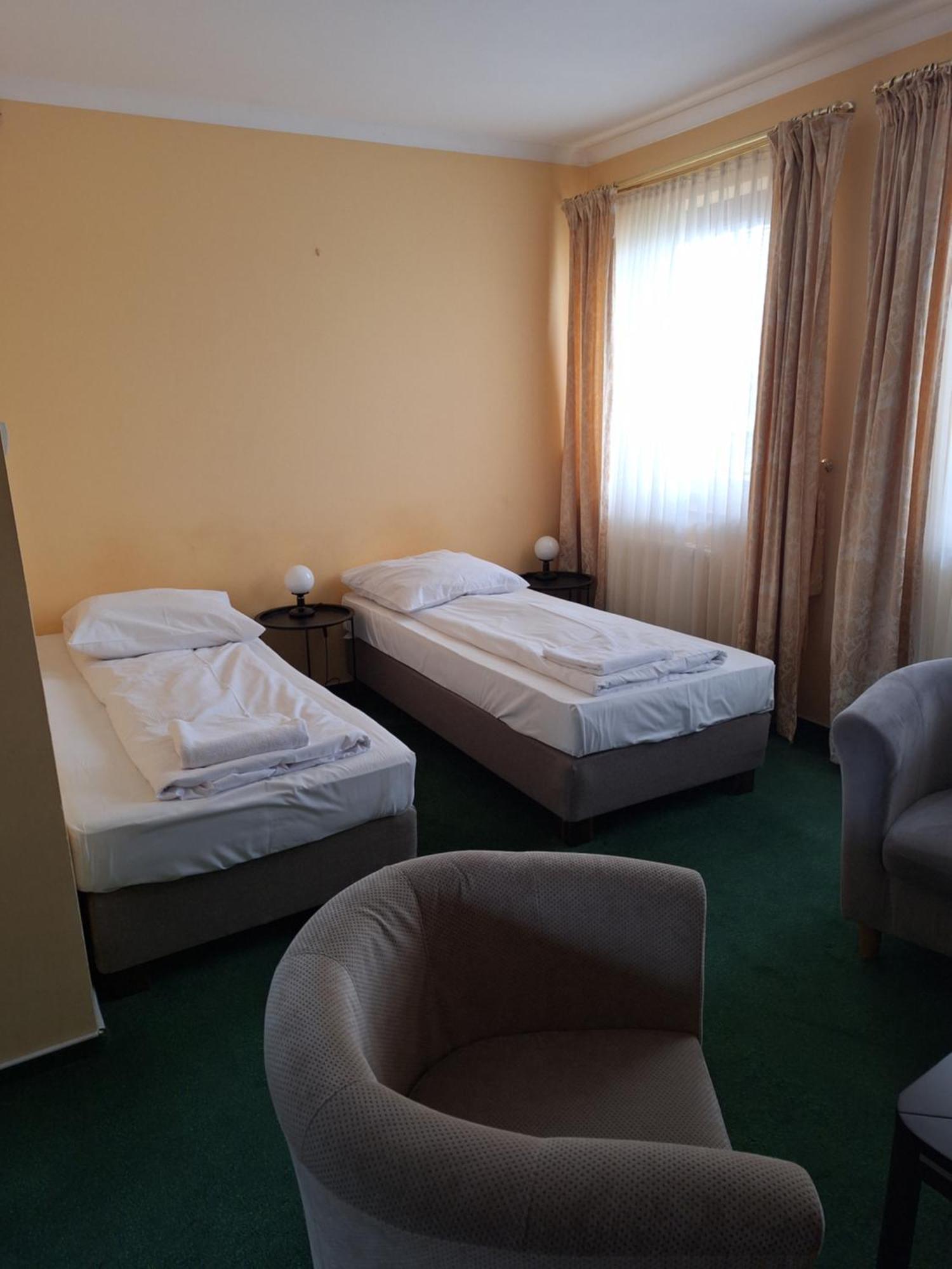 Hotel Malwa Ostrów Wielkopolski Buitenkant foto