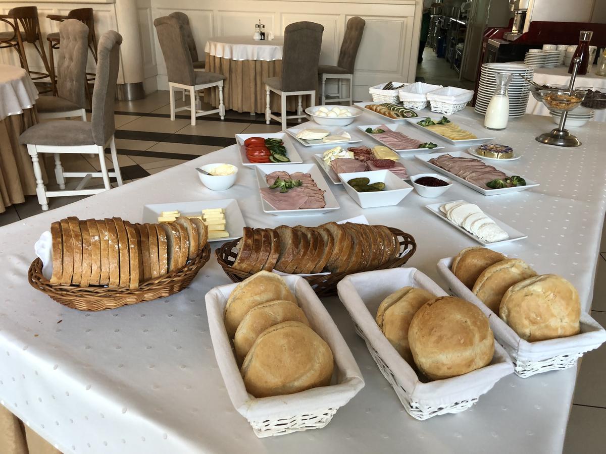 Hotel Malwa Ostrów Wielkopolski Buitenkant foto